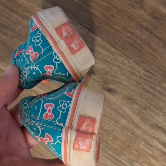 Vans x Hello Kitty Collection Authentic Lo Pro Hello Kitty Vans. - Picture 8 of 13